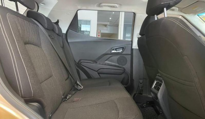 
								Mahindra XUV 3X0 1.2 AX5 MT full									