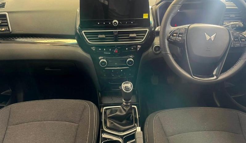 
								Mahindra XUV 3X0 1.2 AX5 MT full									