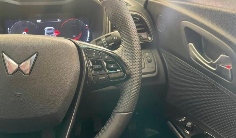 
								Mahindra XUV 3X0 1.2 AX5 MT full									