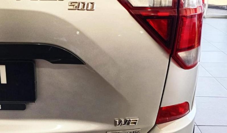 
								Mahindra Xuv500 2.2 Crde Mhawk W8 4X2 At full									