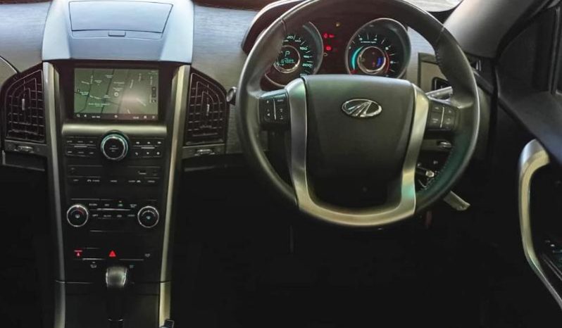 
								Mahindra Xuv500 2.2 Crde Mhawk W8 4X2 At full									