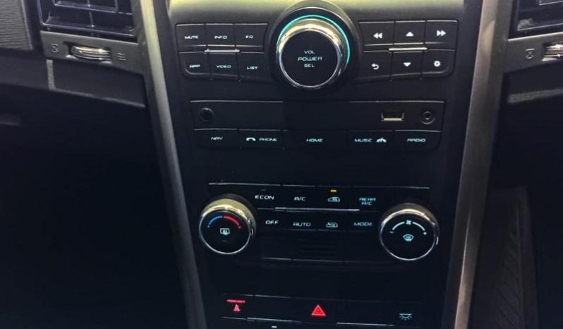 
								Mahindra Xuv500 2.2 Crde Mhawk W8 4X2 At full									
