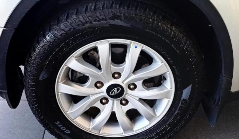 
								Mahindra Xuv500 2.2 Crde Mhawk W8 4X2 At full									
