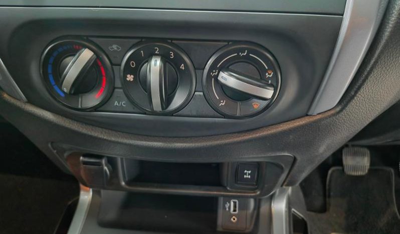 
								Nissan Navara 2.5D Se Plus D Cab full									