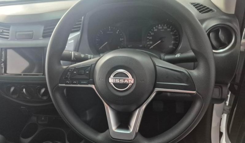 
								Nissan Navara 2.5D Xe D Cab full									