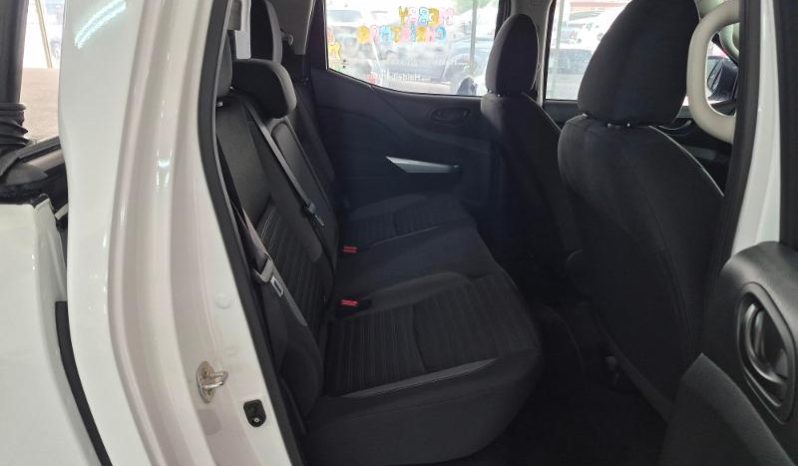 
								Nissan Navara 2.5D Xe D Cab full									