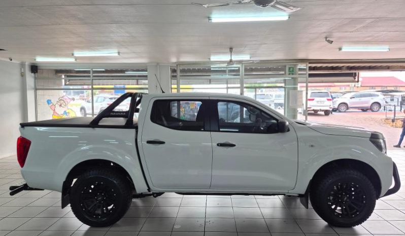
								Nissan Navara 2.5D Xe D Cab full									