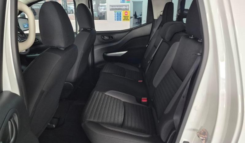 
								Nissan Navara 2.5D Xe D Cab full									