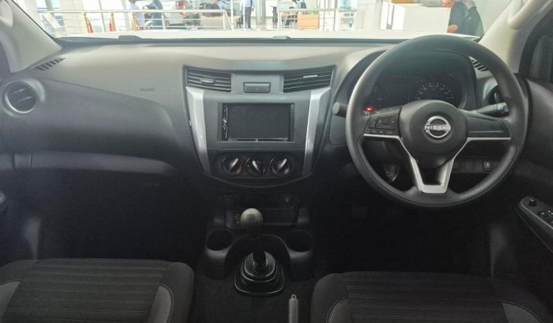 
								Nissan Navara 2.5D Xe D Cab full									