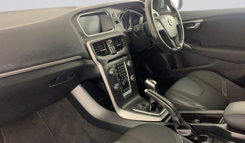 
								Volvo V40 T3 Kinetic full									