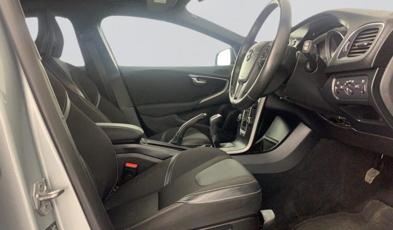 
								Volvo V40 T3 Kinetic full									
