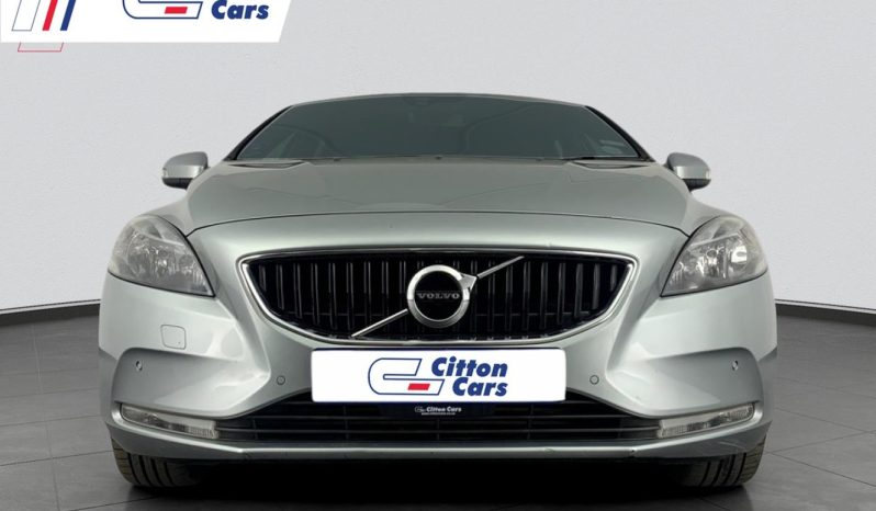 
								Volvo V40 T3 Kinetic full									