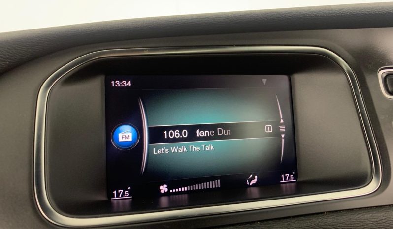 
								Volvo V40 T3 Kinetic full									