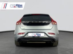 
										Volvo V40 T3 Kinetic full									