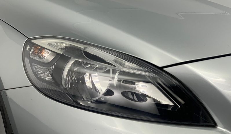 
								Volvo V40 T3 Kinetic full									
