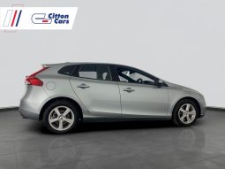 
										Volvo V40 T3 Kinetic full									