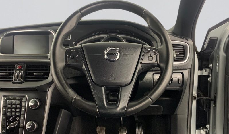 
								Volvo V40 T3 Kinetic full									