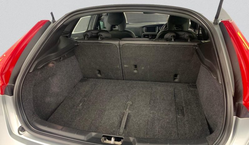 
								Volvo V40 T3 Kinetic full									