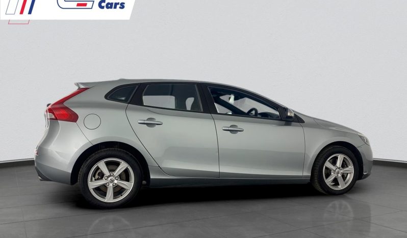 
								Volvo V40 T3 Kinetic full									