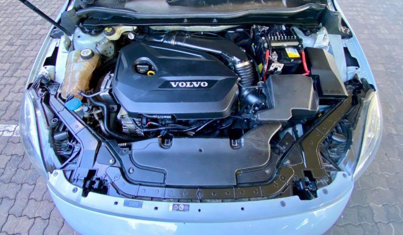 
								Volvo V40 T4 Elite Powershift full									