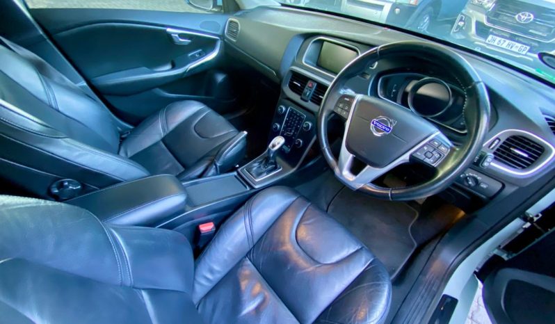 
								Volvo V40 T4 Elite Powershift full									