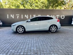 
										Volvo V40 T4 Elite Powershift full									