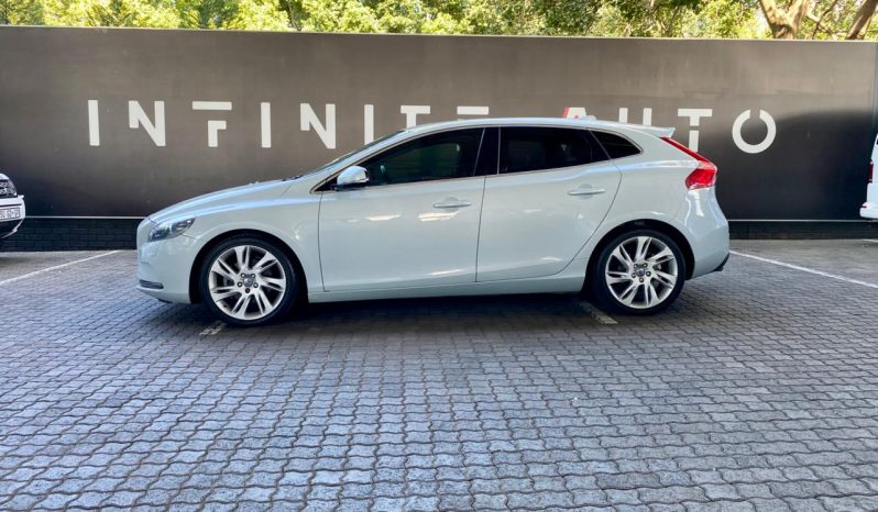 
								Volvo V40 T4 Elite Powershift full									