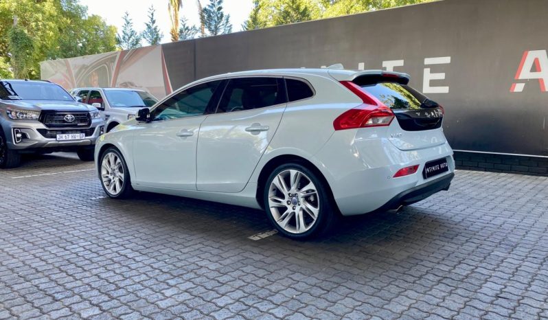 
								Volvo V40 T4 Elite Powershift full									