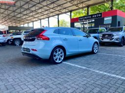 
										Volvo V40 T4 Elite Powershift full									