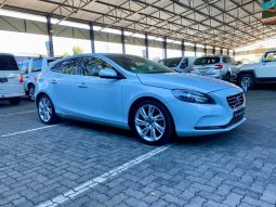 
										Volvo V40 T4 Elite Powershift full									
