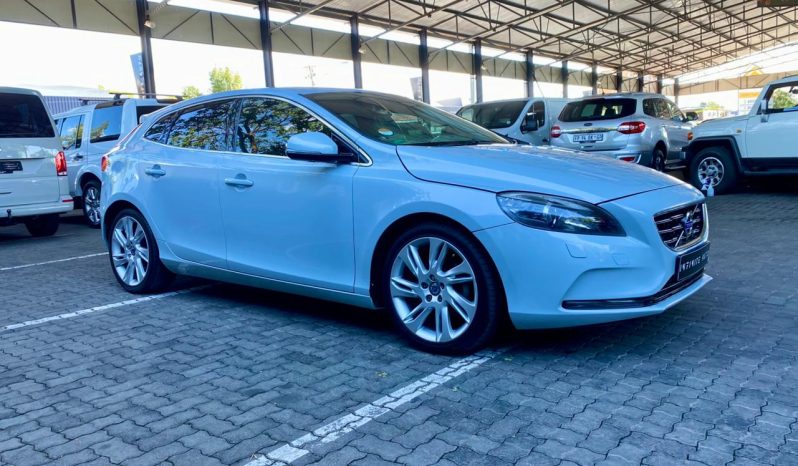 
								Volvo V40 T4 Elite Powershift full									