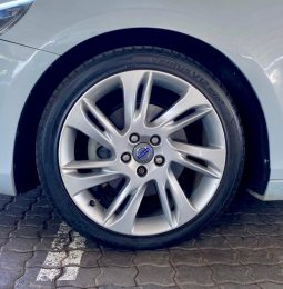 
										Volvo V40 T4 Elite Powershift full									