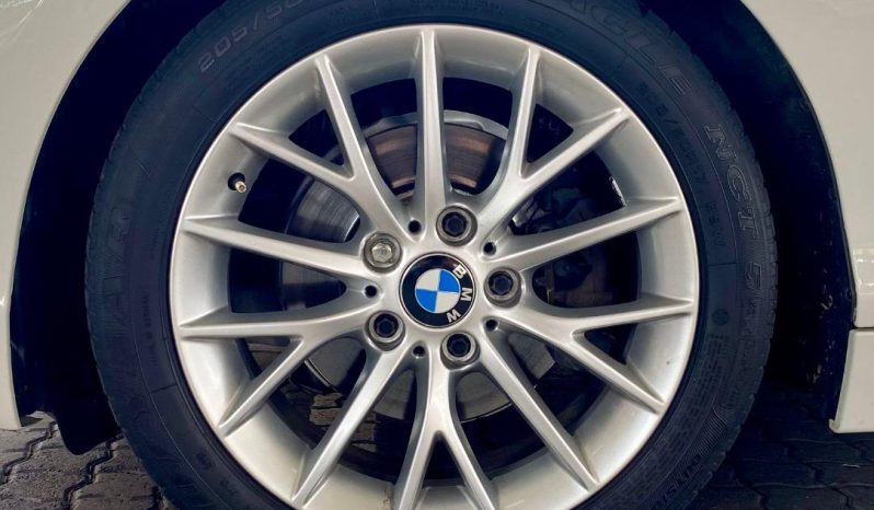 
								BMW 1 Series 5-Door Facelift 120i Steptronic full									