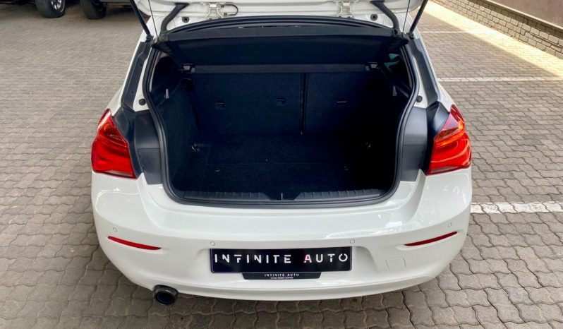 
								BMW 1 Series 5-Door Facelift 120i Steptronic full									