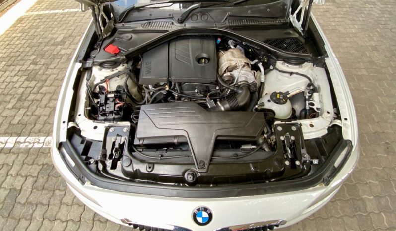 
								BMW 1 Series 5-Door Facelift 120i Steptronic full									