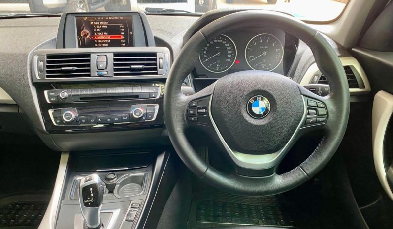 
								BMW 1 Series 5-Door Facelift 120i Steptronic full									