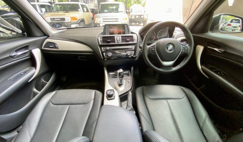 
								BMW 1 Series 5-Door Facelift 120i Steptronic full									