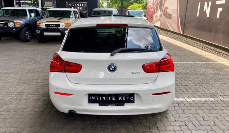 
								BMW 1 Series 5-Door Facelift 120i Steptronic full									