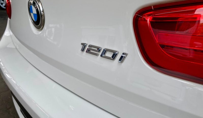
								BMW 1 Series 5-Door Facelift 120i Steptronic full									