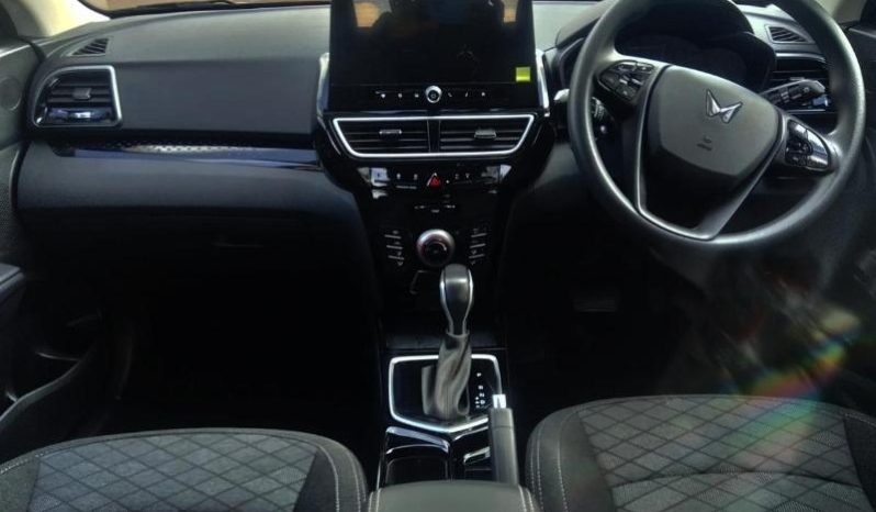 
								Mahindra Xuv3X0 1.2T Mx3 At full									