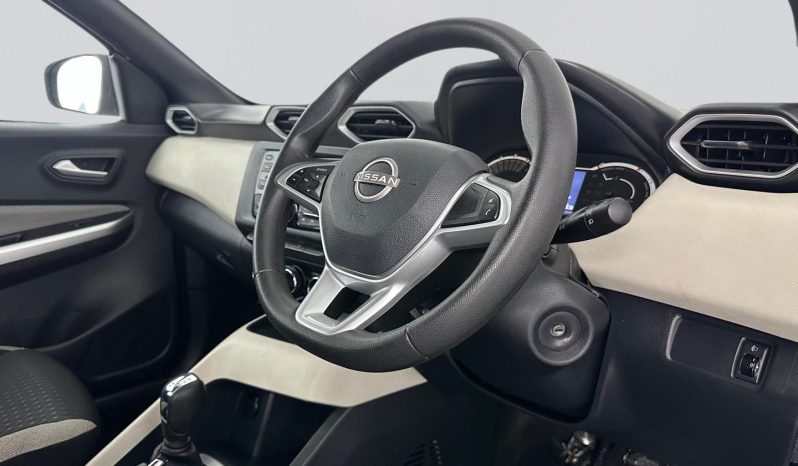 
								Nissan Magnite 1.0 Visia At full									