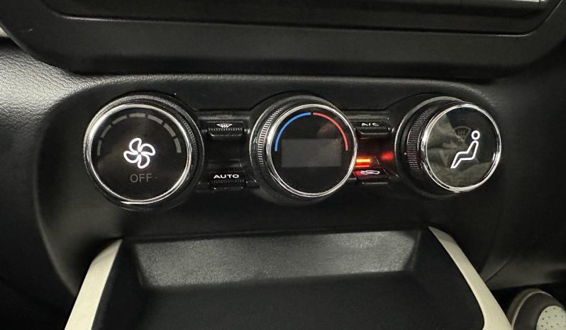 
								Nissan Magnite 1.0 Visia At full									