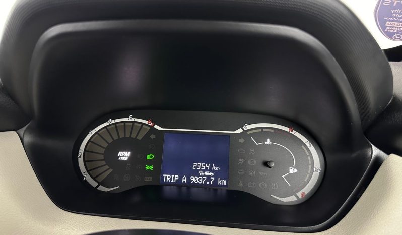 
								Nissan Magnite 1.0 Visia At full									