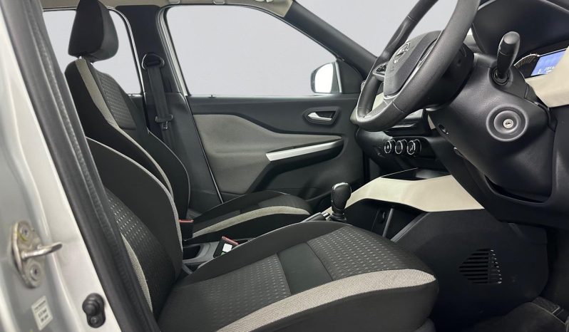 
								Nissan Magnite 1.0 Visia At full									