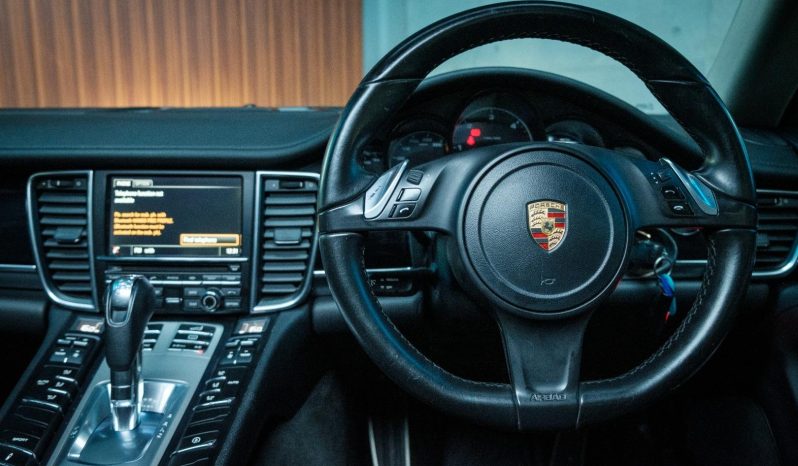 
								Porsche Panamera 3.0 Diesel Tiptronic full									