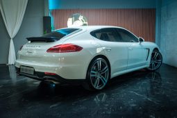 
										Porsche Panamera 3.0 Diesel Tiptronic full									