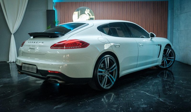 
								Porsche Panamera 3.0 Diesel Tiptronic full									
