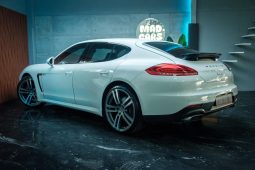 
										Porsche Panamera 3.0 Diesel Tiptronic full									