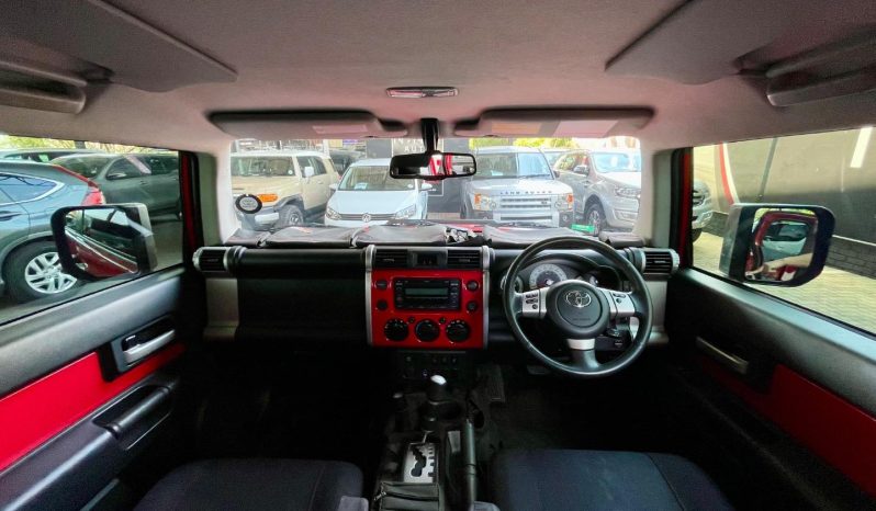 
								Toyota Fj Cruiser 4.0 V6 4X4 At full									