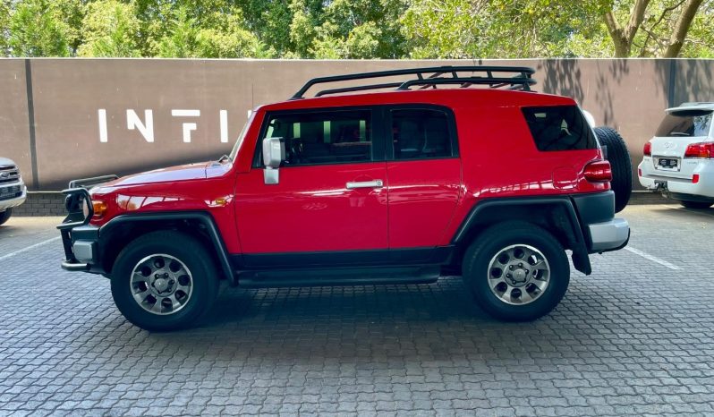 
								Toyota Fj Cruiser 4.0 V6 4X4 At full									